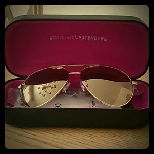 NWOT DVF 60mm gold aviator sunglasses